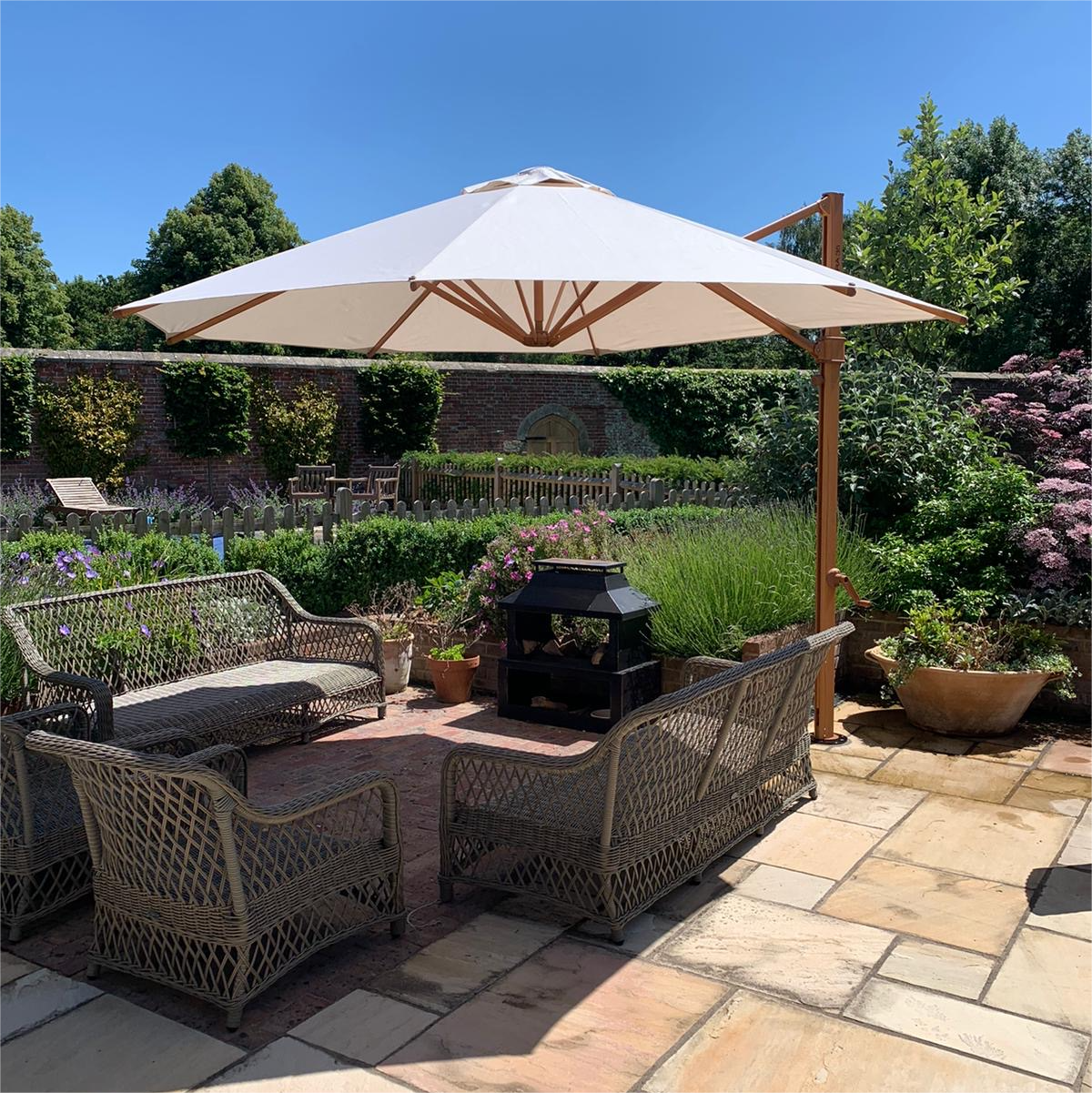 3M*3M Large Garden Parasol Tiltable and Rotating Cantilever Parasol